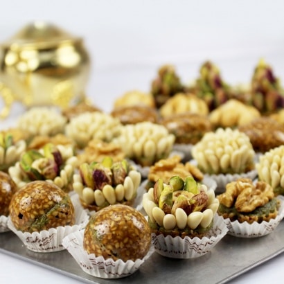Petit four nougatine variée